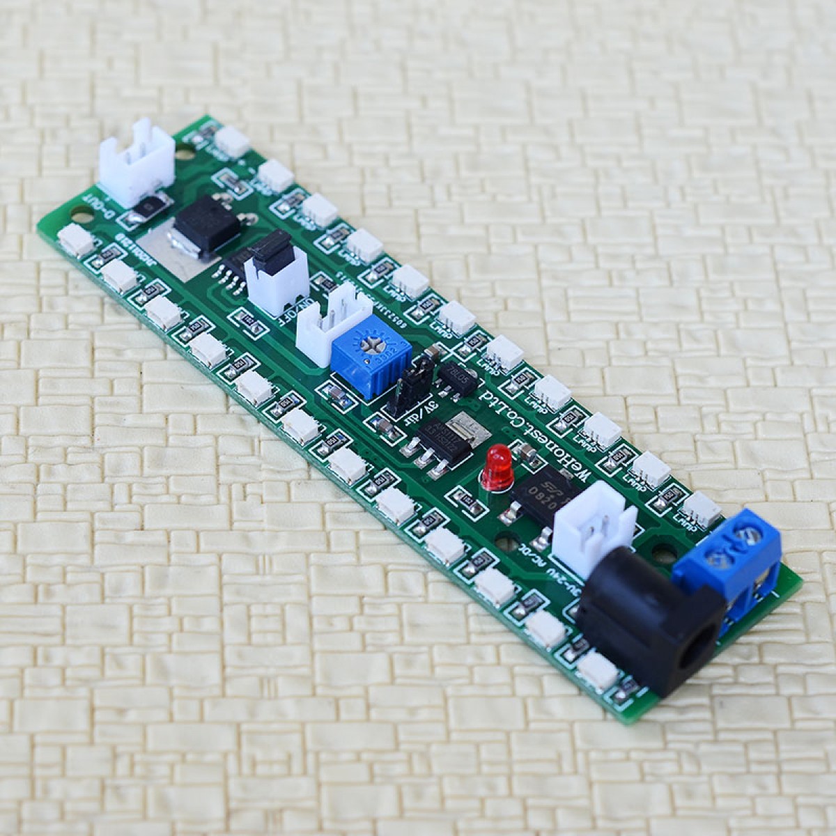 1 x plug and play power distribution board distributor 3V street light hub DB08 1 x plug and play power distribution board distributor 3V street light hub DB08